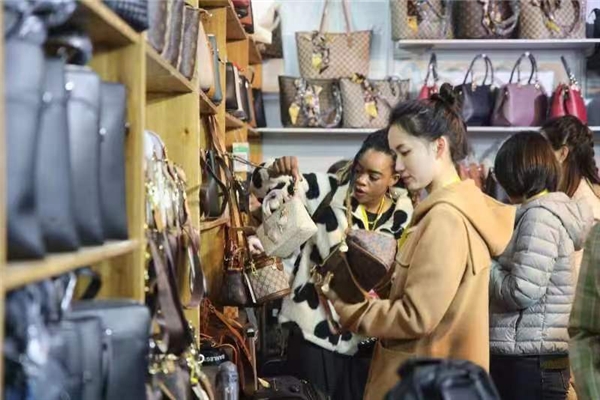 第三屆湖南永州·藍(lán)山國(guó)際皮具箱包博覽會(huì)開(kāi)幕